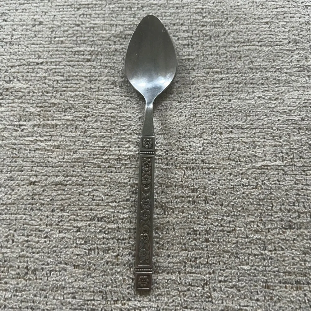Wm A Rogers Oneida Petal‎ Lane Teaspoon Deluxe Stainless Steel Floral Flatware